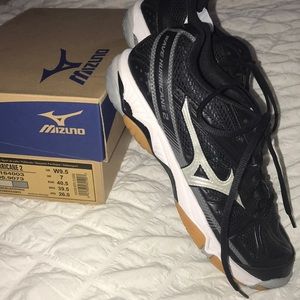 Mizuno Volleyball Shoes- BRAND NEW